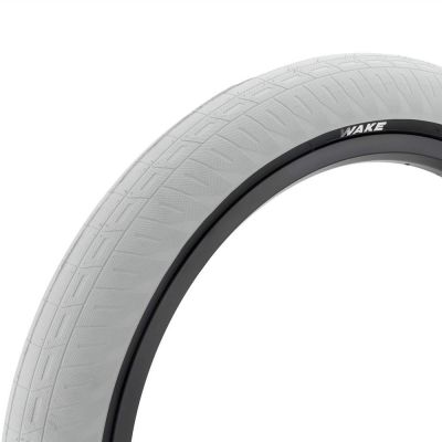 Tire Kink Wake