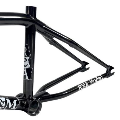 Rahmen S&M REA Levenson Signature